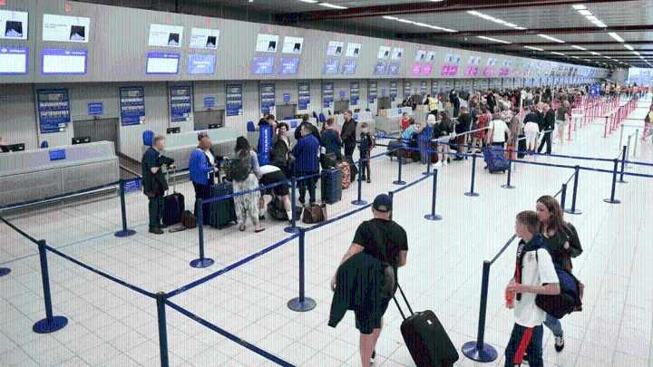Drástica caída del turismo interno frente a los viajes al exterior