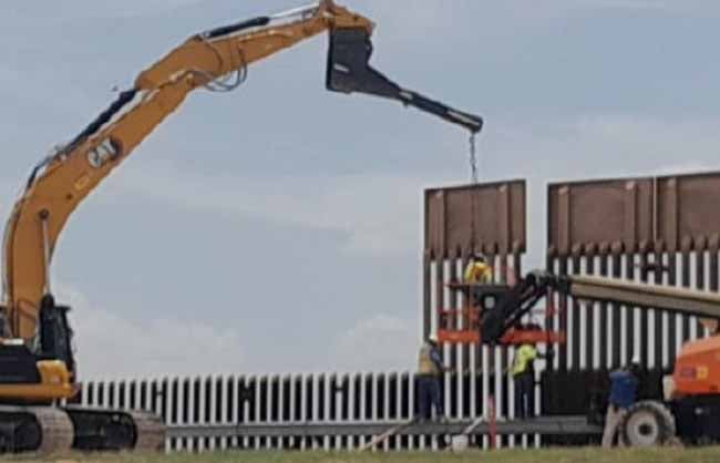 Trepan muro fronterizo en Coahuila