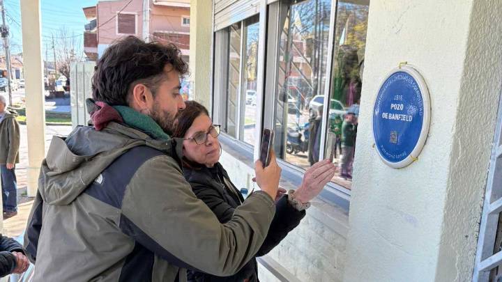 Una placa en el ex Pozo de Banfield permite conocer su terrible historia