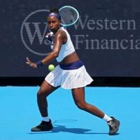 Gauff advances into Cincinnati fourth round with a walkover