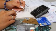 La morosidad en tarjetas y préstamos personales ya supera el 5% por la suba de tasas
