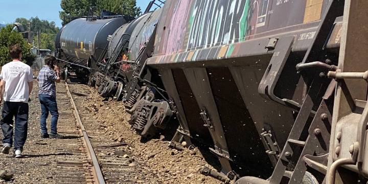 Derailed train blocks access to North Plains Elephant Garlic Festival for hours