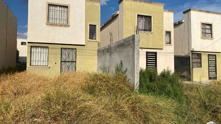 Acuerda Manuel Guerra Cavazos con Infonavit recuperar casas abandonadas en García