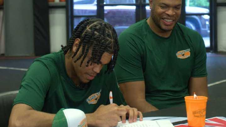 Charlotte star high school basketball player signs historic NIL deal