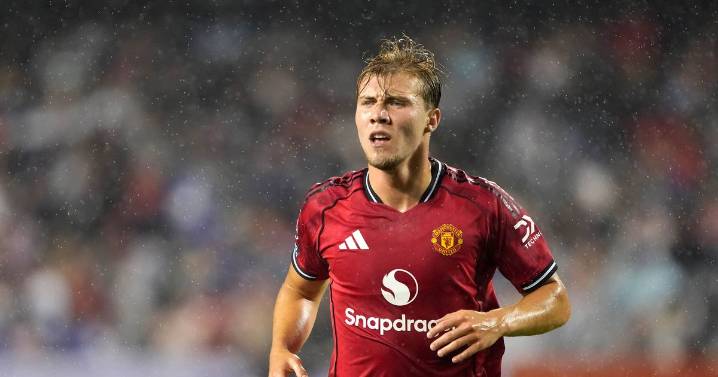 Man United set Rasmus Hojlund transfer demands as Chelsea join £26m race