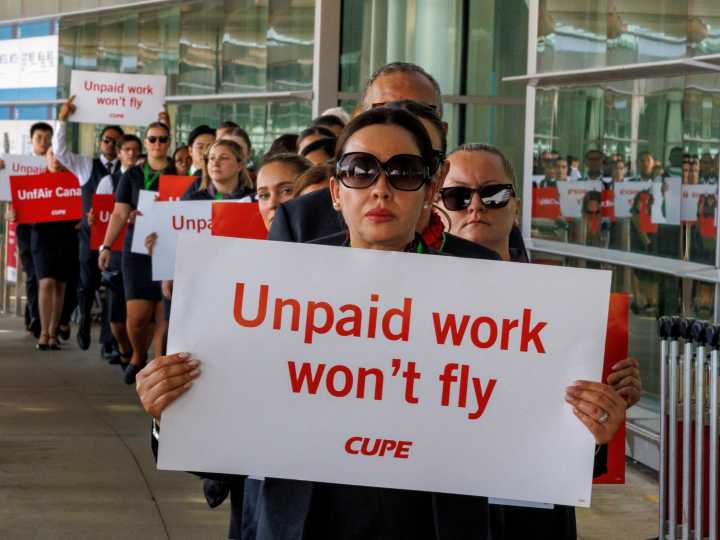 ¿Los auxiliares de vuelo de EEUU se atreverán a parar como los de Air Canada?