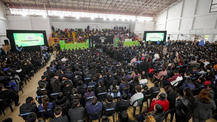 Fuerte controversia entre el Gobierno de Corrientes y docentes por los sueldos del sector