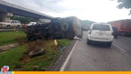 Choque entre vehiculo y camioneta de carga dejó un lesionado (+FOTOS)