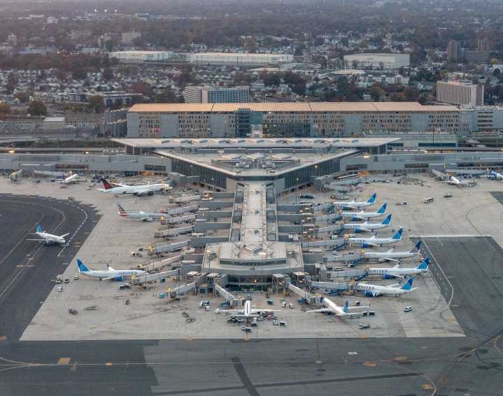 FAA plans years-long Newark Airport flight reductions as staffing crisis drags on