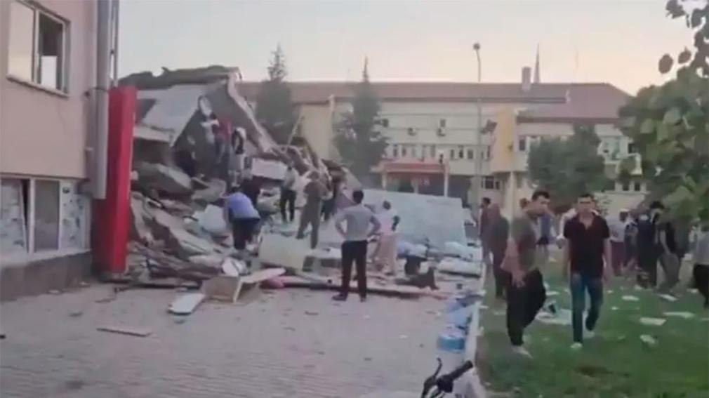 Fuerte sismo de 6,1 sacudió Turquía: se reportan edificios colapsados