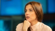 Así es por dentro la casa de Juana Repetto: una planta protagonista en la entrada, cocina moderna y baño innovador