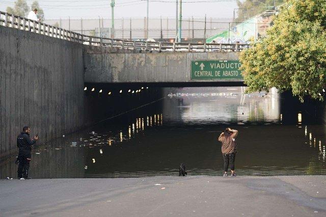 Lluvias vuelven a golpear la CDMX; hay caos vial y transporte afectado