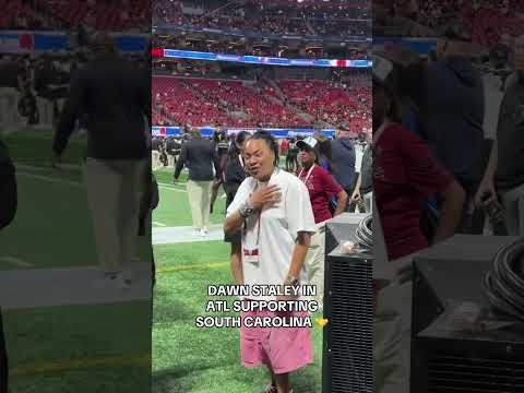 Dawn Staley pulled up to watch South Carolina square off against Virginia Tech 🏈