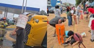 Callao: Camión repleto de trigo se vuelca en el óvalo Garibaldi y vecinos saquean unidad tras accidente