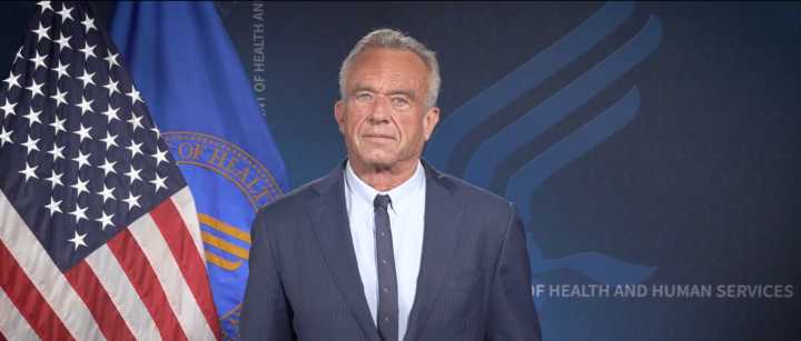RFK Jr. justifica los recortes a proyectos de vacunas de ARNm con falsedades 