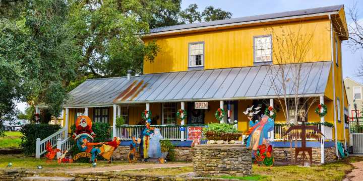 This Quirky Small Town Is Also Home To America's Largest Antiques Fair