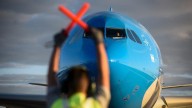El gremio de controladores aéreos no logró un acuerdo con el Gobierno y anunció cinco paros
