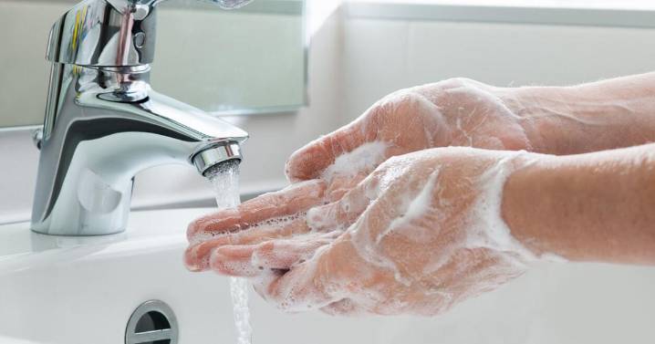 Retiran del mercado jabones y cremas DermaRite por contaminación bacteriana