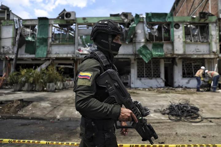 Drones con explosivos: el arma de ilegales en Colombia que atacó a helicóptero policial
