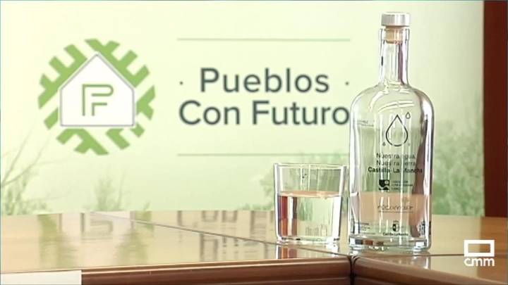 "Nuestra agua, nuestra tierra" lema de 100.000 botellas reutilizables para el sector hostelero rural