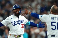 Betts' sacrifice fly and Hernández's homer lift Dodgers over Padres for tie in NL West