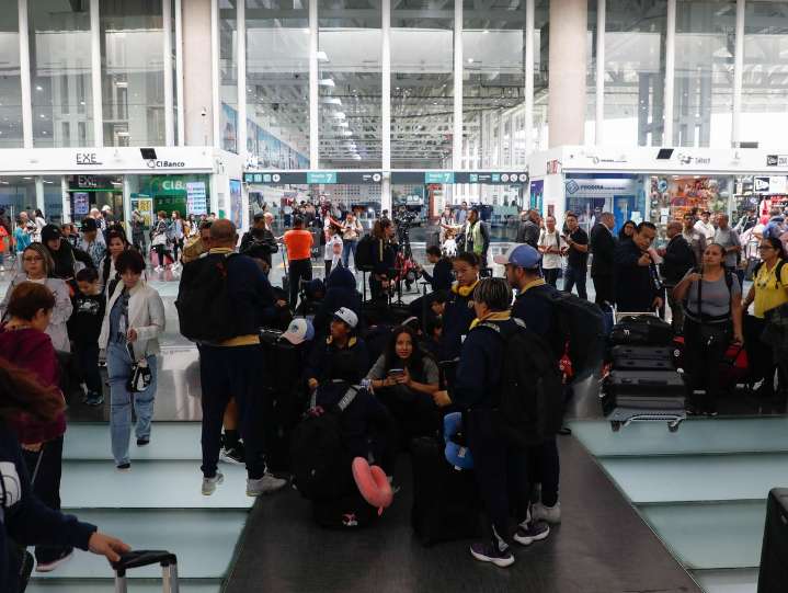 Se normalizan operaciones en AICM, pero persisten quejas por equipajes extraviados