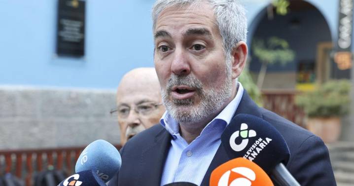 El presidente canario dice que aunque Baleares «tiene un problema de llegadas, ni por asomo es comparable con Canarias»