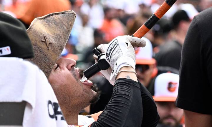 Luis Vázquez sacude su primer jonrón en las Mayores en el triunfo de los Orioles