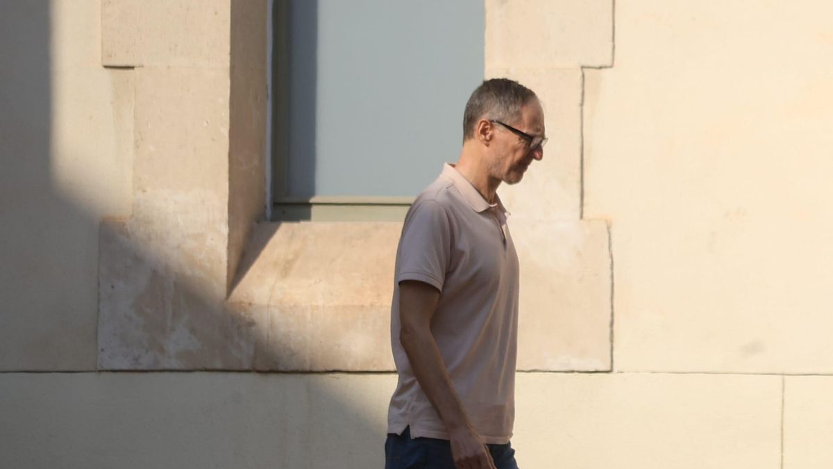 El juez imputa por homicidio imprudente al cirujano de Alicante que amputó los dedos a su padre en la cocina