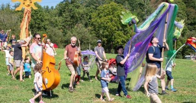 Know the sad tale behind the 'Tom Dooley' song? Hear that, along with cow calling, music, more at Happy Valley Jamboree