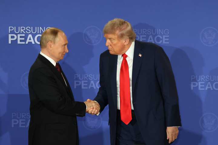 Trump afirma “sin acuerdo” pero “con avances” tras reunión con Putin