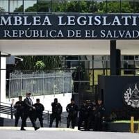 El Salvador extends detention of suspected gang members