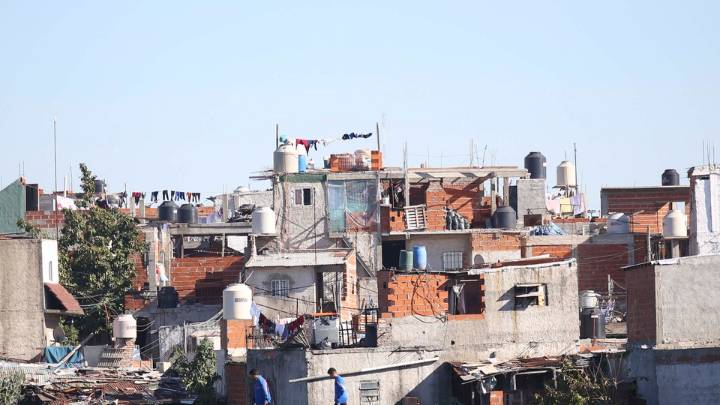 Barrios populares: el 40 por ciento de sus habitantes asiste a comedores comunitarios