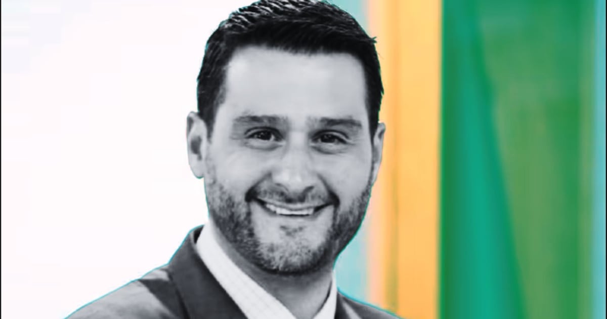 ¿Quién es Arturo Serrano, el contralor removido de la FGR por presuntos actos de corrupción?