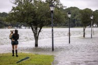 Erin weakens to post-tropical cyclone, moving out to sea as it batters East Coast with wind, waves