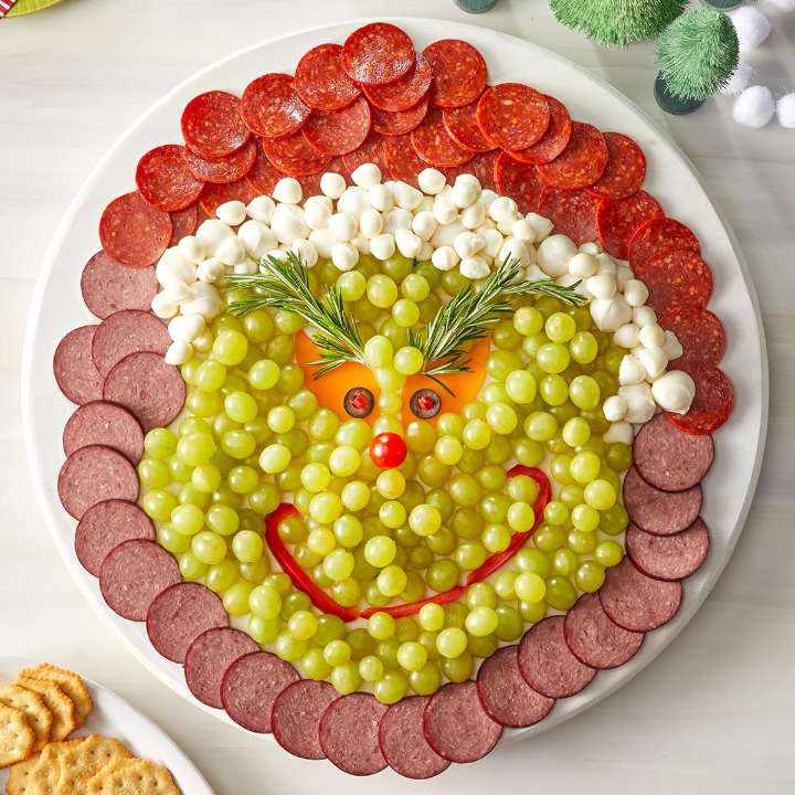 How to Build a Grinch Charcuterie Board