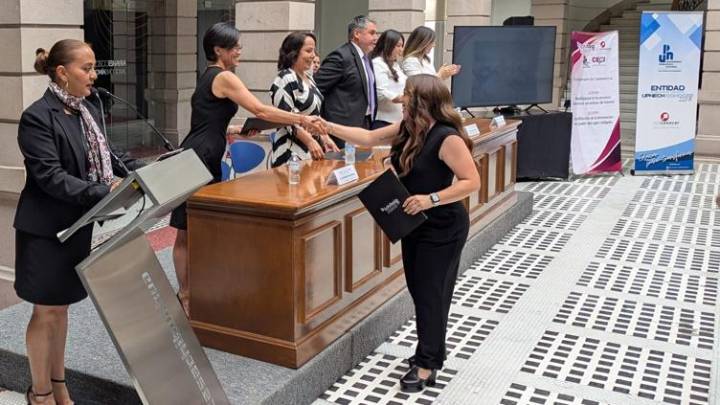 Entrega Ichitaip certificados de competencia laboral a funcionarios