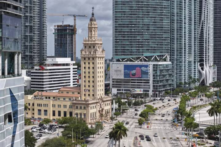 Torre de la Libertad de Miami reabre mientras Trump aumenta arrestos en la ciudad del orgullo cubano