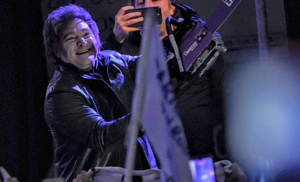 En modo campaña, Milei volvió a los insultos: "Los K son peor que el narco"
