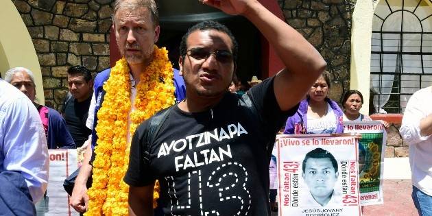 Renuncia abogado de familiares de estudiantes de Ayotzinapa