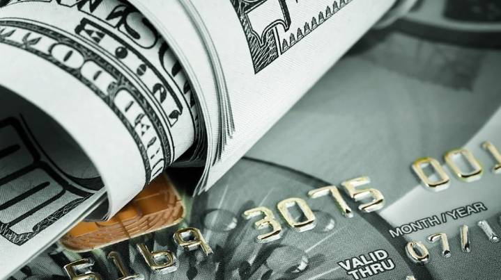 Dólar oficial y dólar tarjeta: banco por banco, a cuánto cotizan este martes 19 de agosto