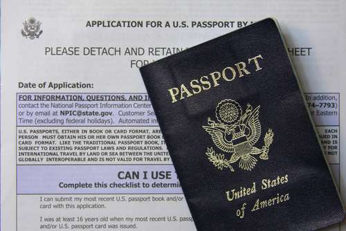 Maxwell Frost anuncia ubicación y cronograma para nueva oficina de pasaportes en Orlando