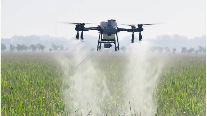 Federico Sturzenegger anunció la desregulación de drones