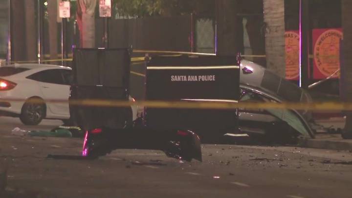 2 dead in multi-car crash in Santa Ana