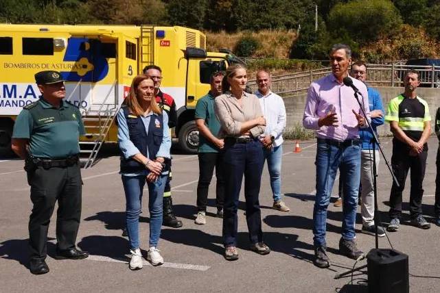Sánchez anuncia la creación de una comisión interministerial de cambio climático que ya existe y alaba a su directora de Protección Civil tras la polémica con Bendodo