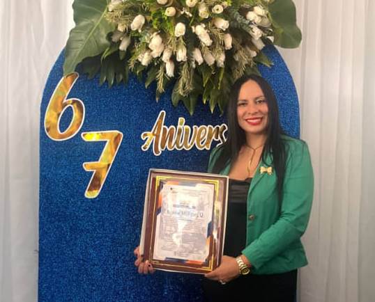 Bachilleres de Zaraza rindieron homenaje a la profesora Yajaira Pérez