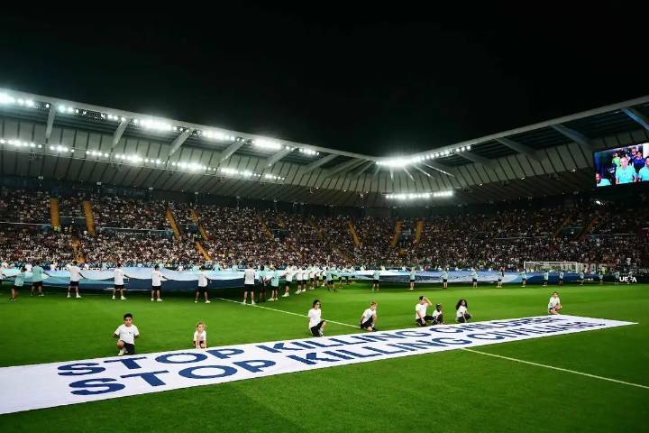 “Dejen de matar”, pide UEFA a Israel