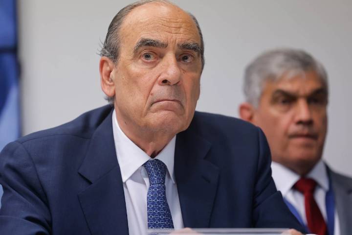 Implican a allegados del presidente argentino en escándalo de corrupción