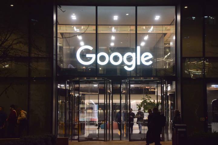 Alphabet: Tremendous Business Momentum, But Still Trades At A Discount (NASDAQ:GOOG)