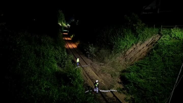 Al menos 3 muertos y decenas de heridos al descarrilar un tren lleno de pasajeros